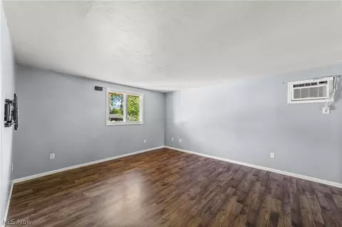 Living - 1423 Shaffer, Lorain, OH 44053 photo 1 of 6