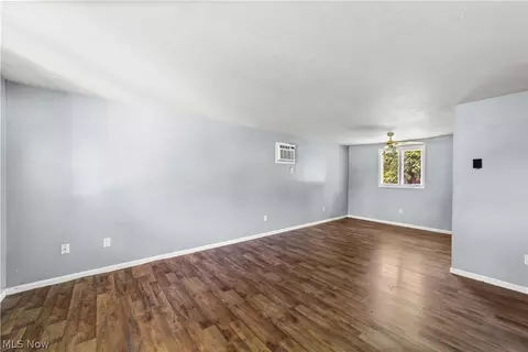 Living - 1423 Shaffer, Lorain, OH 44053 photo 2 of 6