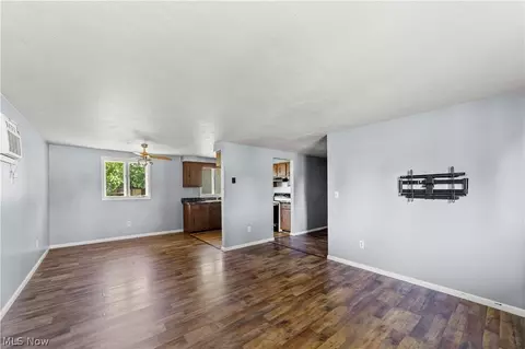 Living - 1423 Shaffer, Lorain, OH 44053 photo 3 of 6