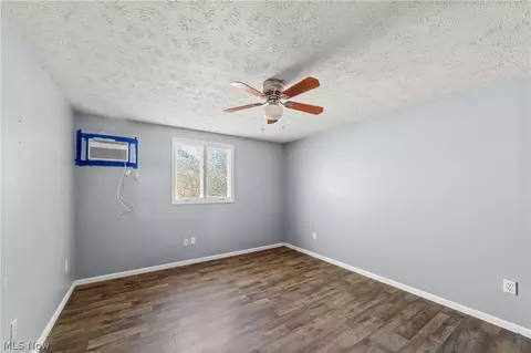 Bedroom - 1423 Shaffer, Lorain, OH 44053 photo 4 of 6