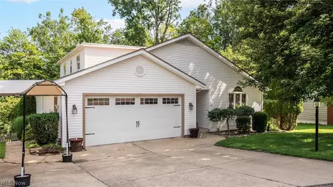 205 Treehouse Ln, Zanesville, OH 43701