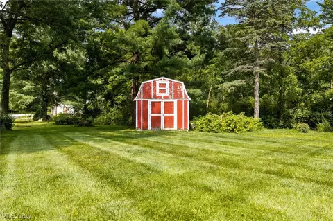 Exterior - 511 Keltner Rd, Akron, OH 44319 photo 5 of 9