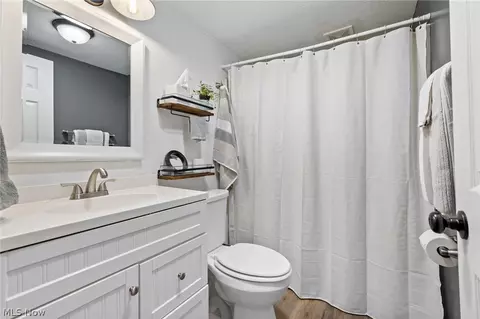 Bath - 511 Keltner Rd, Akron, OH 44319 photo 1 of 1