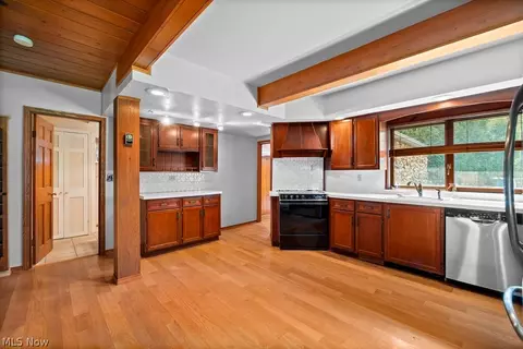 Kitchen - 2804 Scheid Rd, Huron, OH 44839 photo 2 of 2