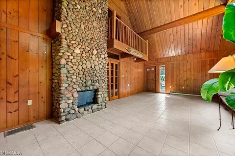 Living - 2804 Scheid Rd, Huron, OH 44839 photo 6 of 8