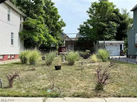 963 Evangeline Rd, Cleveland, OH 44110