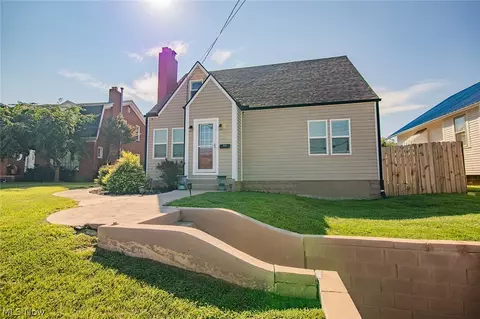 2710 Emerson Ave, Parkersburg, WV 26104
