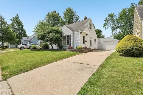 1666 Thornapple Ave, Akron, OH 44301