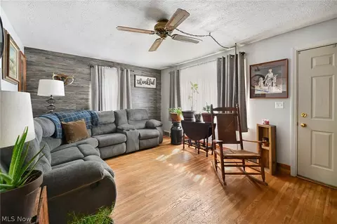 184 Perry Dr NW, Canton, OH 44708 photo 2