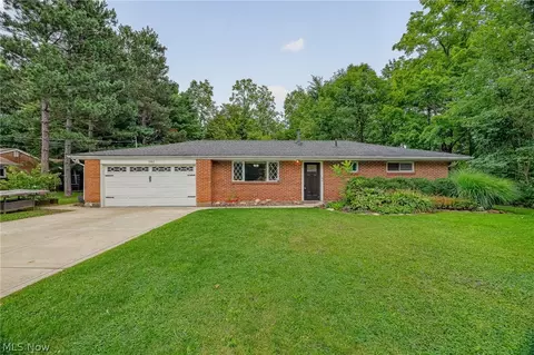 9265 Brookdale Ln, Macedonia, OH 44056