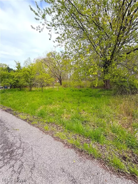 E 7th Street, Ashtabula, OH 44004 photo 2
