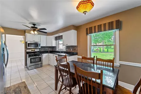 Kitchen - 178 Shorehaven Dr, Boardman, OH 44512 photo 1 of 3