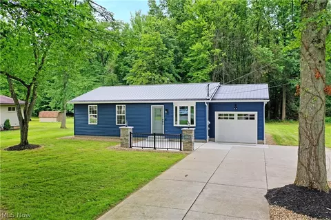 4903 Maple St, Vienna, OH 44473