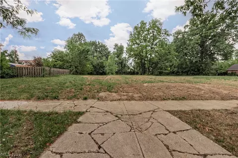 9906 Lamontier Ave, Cleveland, OH 44104