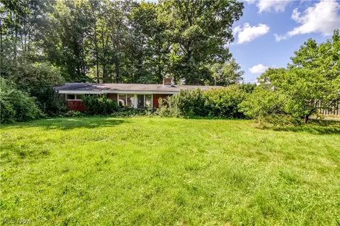 8575 Herrick Dr, Chesterland, OH 44026