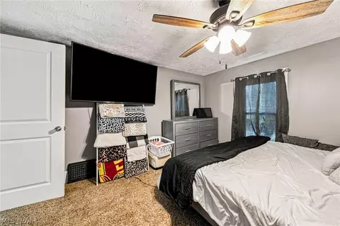 Bedroom - 4802 N Bend Rd, Ashtabula, OH 44004 photo 2 of 5