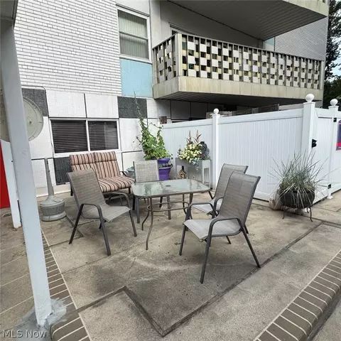 275 N Portage Path, Akron, OH 44303