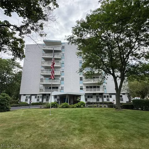 275 N Portage Path, Akron, OH 44303