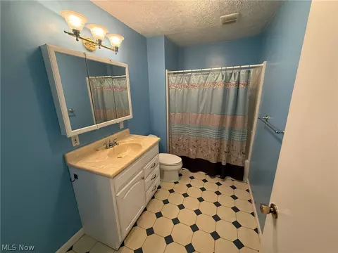 Bath - 980 Killinger Rd, Clinton, OH 44216 photo 1 of 2
