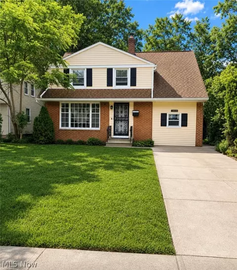 19106 Lanbury Ave, Warrensville Heights, OH 44122