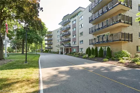 255 N Portage Path #216, Akron, OH 44303