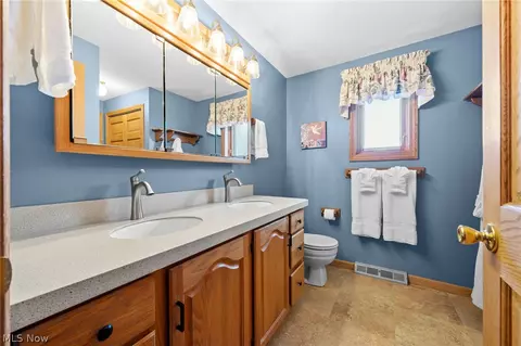 Bath - 7288 Rita Dr, Independence, OH 44131 photo 4 of 6