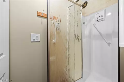 Bath - 7288 Rita Dr, Independence, OH 44131 photo 2 of 6