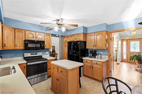 Kitchen - 7288 Rita Dr, Independence, OH 44131 photo 2 of 3