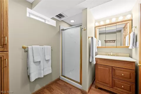 Bath - 7288 Rita Dr, Independence, OH 44131 photo 5 of 6