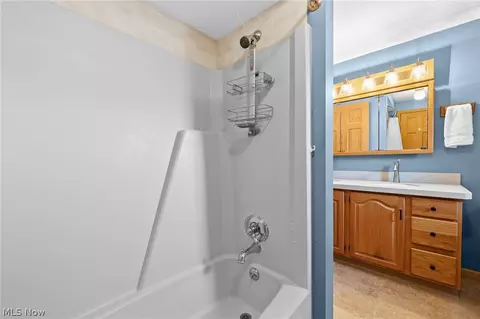 Bath - 7288 Rita Dr, Independence, OH 44131 photo 3 of 6