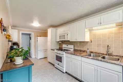Kitchen - 4033 State Rd, Akron, OH 44319 photo 4 of 6
