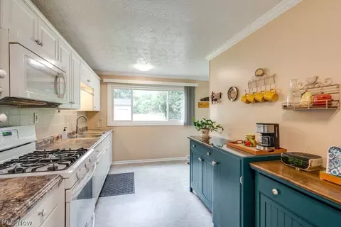 Kitchen - 4033 State Rd, Akron, OH 44319 photo 3 of 6