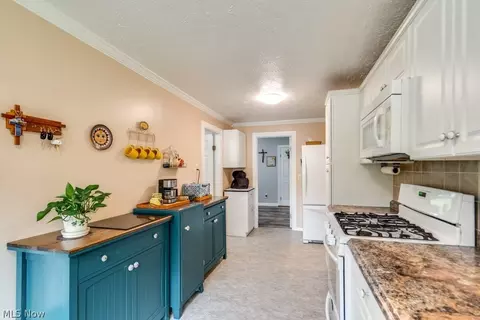 Kitchen - 4033 State Rd, Akron, OH 44319 photo 6 of 6