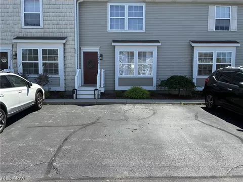 3184 Deer Trl #B, Cortland, OH 44410