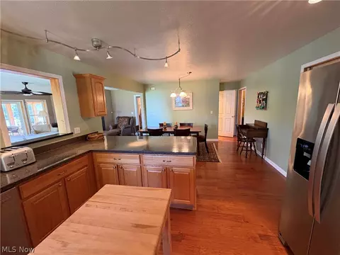 Kitchen - 1047 Lode Star Dr, Roaming Shores, OH 44085 photo 2 of 2