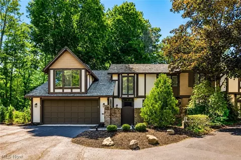 10 Hidden Valley Dr #10, Rocky River, OH 44116