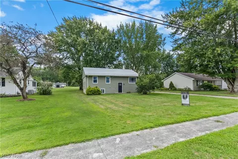 335 Chestnut St, Andover, OH 44003 photo 2