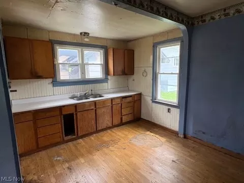 Kitchen - 61 Ely St, Alliance, OH 44601 photo 2 of 2