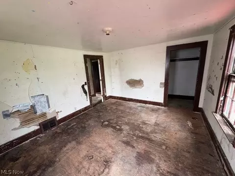 Bedroom - 61 Ely St, Alliance, OH 44601 photo 3 of 3