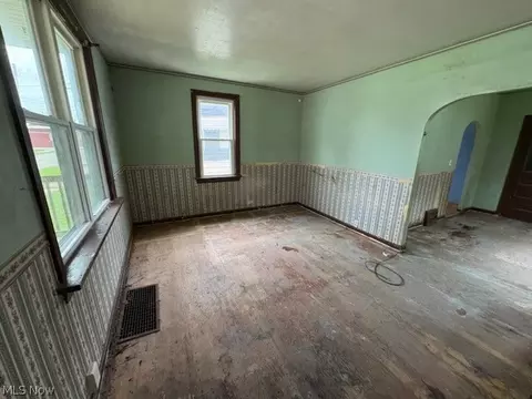 Living - 61 Ely St, Alliance, OH 44601 photo 1 of 3