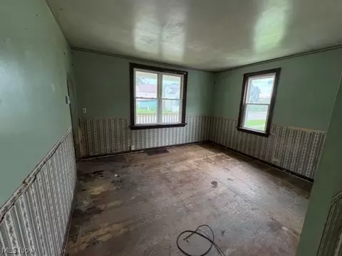 Living - 61 Ely St, Alliance, OH 44601 photo 3 of 3