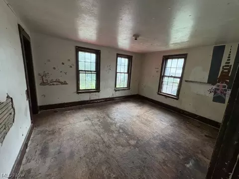 Bedroom - 61 Ely St, Alliance, OH 44601 photo 2 of 3