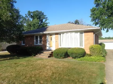 7308 Mayberry Dr, Parma, OH 44130