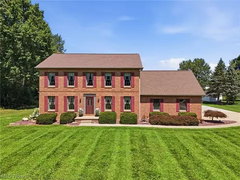 558 Thornberry Trl, North Lima, OH 44452