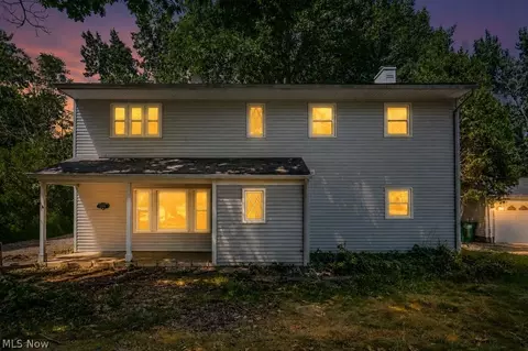 2758 Oak St, Willoughby Hills, OH 44094