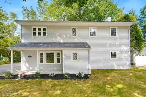 2758 Oak St, Willoughby Hills, OH 44094
