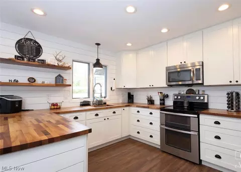 Kitchen - 8113 Darrow Rd, Huron, OH 44839 photo 2 of 3