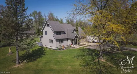 Exterior - 8113 Darrow Rd, Huron, OH 44839 photo 5 of 6