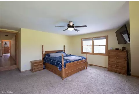 Bedroom - 8113 Darrow Rd, Huron, OH 44839 photo 2 of 4