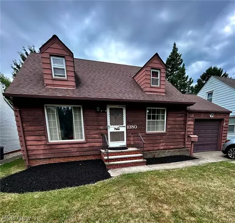 1380 Cranover Rd, Lyndhurst, OH 44124